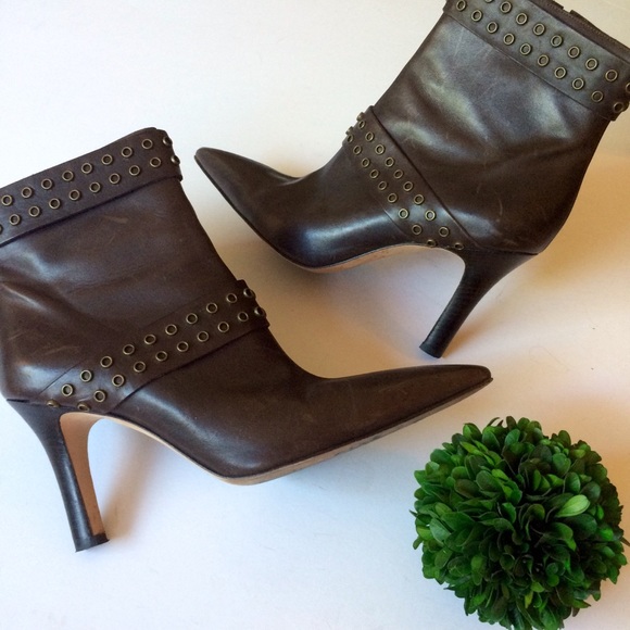 Manolo Blahnik Shoes - HP🎉Manolo Blahnik Critany boots